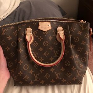 Non authentic Louis Vuitton